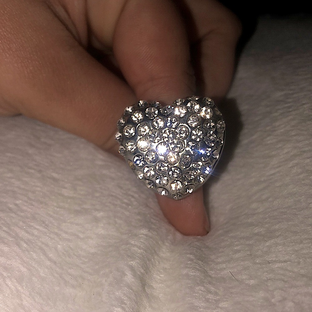 This is a SILVER BULK GEM HEART RING